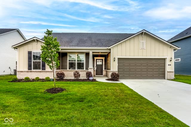 910 Jordan Court, Avon, IN 46123, photo 2 of 45