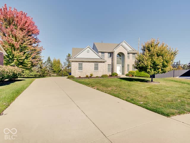 400 Lois Way, Carmel, IN 46032, photo 2 of 59