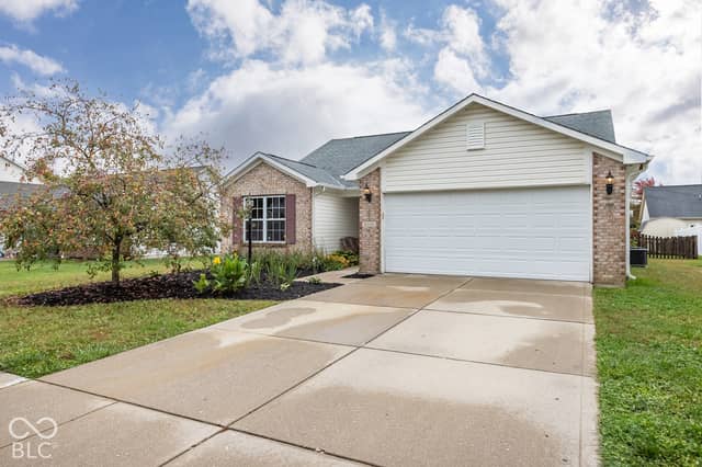 8105 Red Barn Court, Indianapolis, IN 46239, photo 4 of 41
