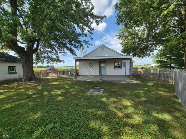 6957 N 300 E, Whiteland, IN 46184, photo 5 of 53