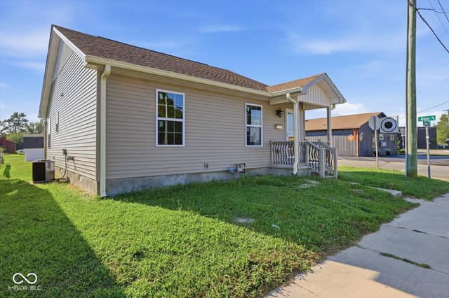 858 Miller Avenue, Shelbyville, IN 46176, photo 4 of 38