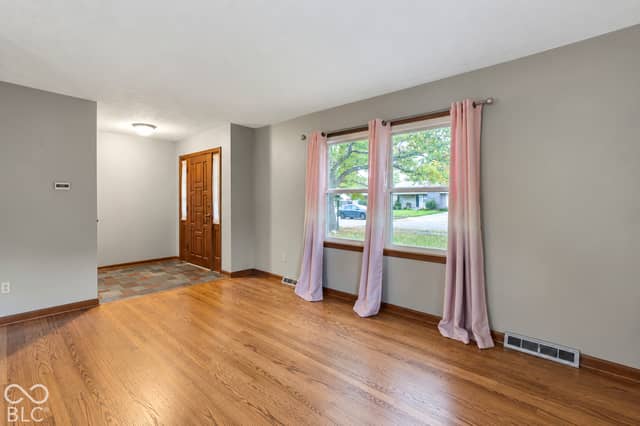 7652 Lindsay Drive, Indianapolis, IN 46214, photo 4 of 27