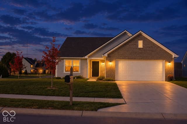 1098 Supernova Drive, Franklin, IN 46131, photo 2 of 35