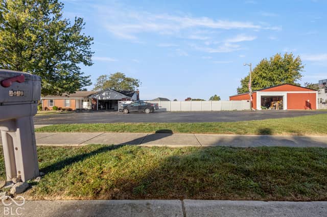 2030 Whitetail Court, Avon, IN 46123, photo 4 of 33