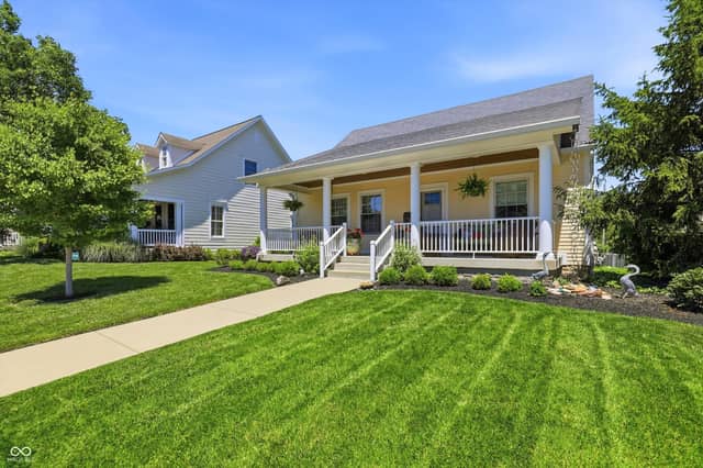 810 W Pine Street, Zionsville, IN 46077, photo 4 of 65