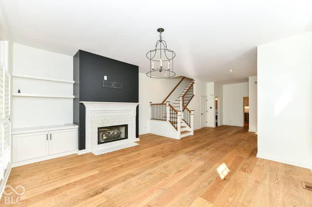 327 W Walnut Street, Indianapolis, IN 46202, photo 4 of 48