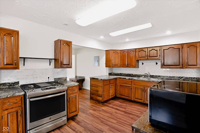 186 N 8th Avenue, Beech Grove, IN 46107, photo 5 of 19