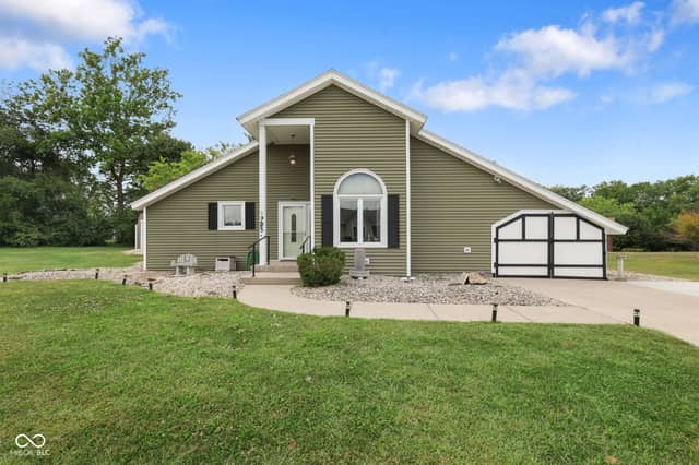 905 N Hamilton Drive N, Greensburg, IN 47240, photo 4 of 38