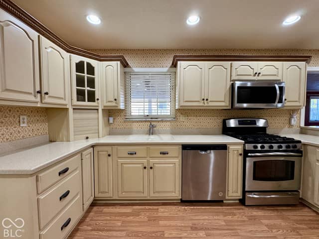 902 Southwood Drive, Indianapolis, IN 46227, photo 5 of 24