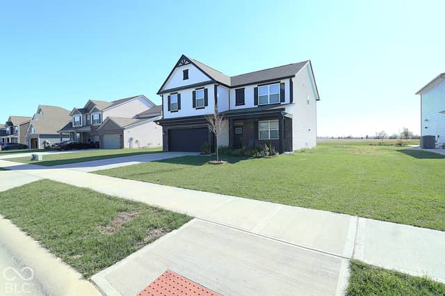 801 Blaine Drive, Whiteland, IN 46184, photo 3 of 33