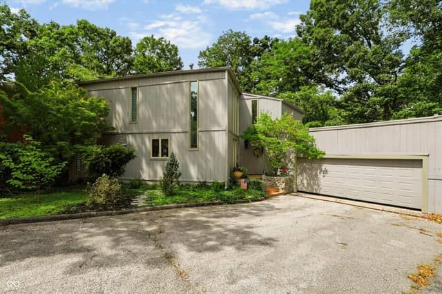 2812 W Fawkesway Drive, Bloomington, IN 47404, photo 4 of 54