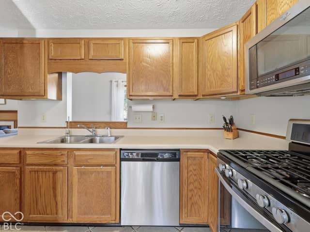 6725 Wimbledon Drive, Zionsville, IN 46077, photo 5 of 26