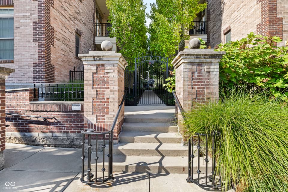 450 E Ohio Street #202, Indianapolis