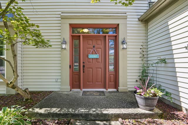 8535 McNutt Circle, Indianapolis, IN 46256, photo 3 of 39