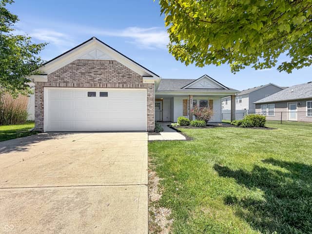 526 Bourneside Drive, Greenfield, IN 46140, photo 2 of 17
