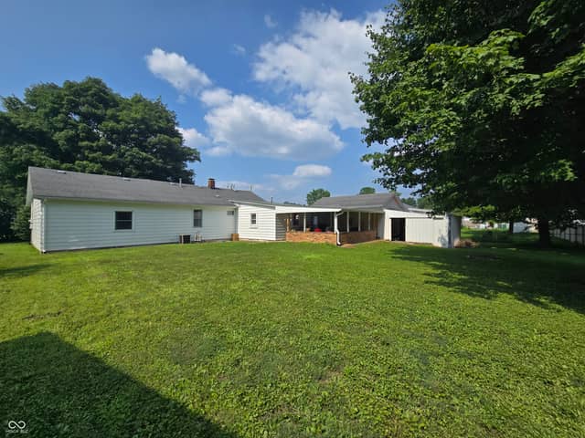 1121 W Washington Avenue, Shelbyville, IN 46176, photo 4 of 26