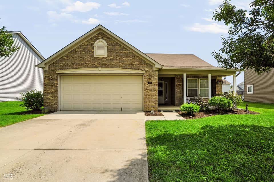 6171 N Woods Edge Drive, McCordsville, IN 46055, photo 1 of 29