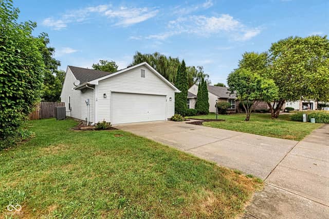 12124 Pepperwood Drive, Indianapolis, IN 46236, photo 3 of 41