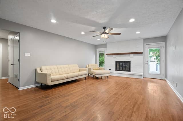 7811 Taunton Road, Indianapolis, IN 46260, photo 2 of 39
