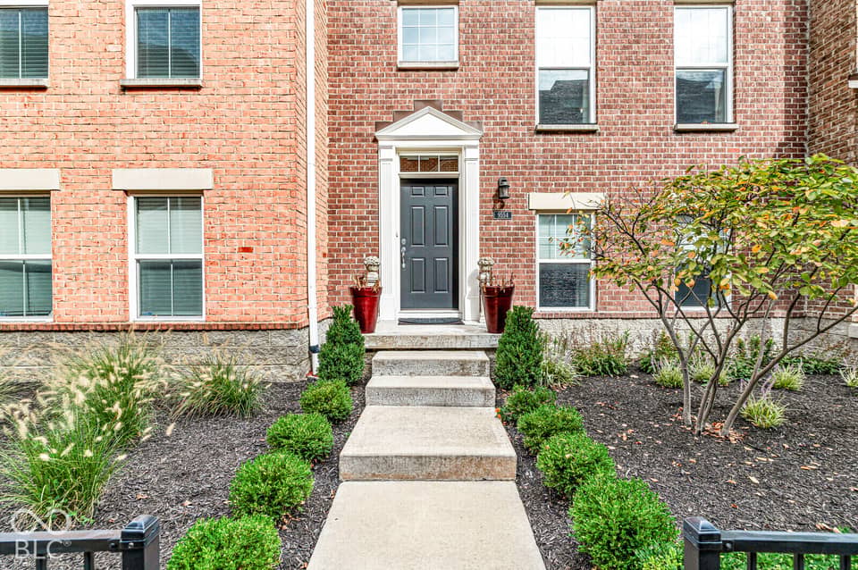 9554 Oakley Drive, Indianapolis, IN 46260, photo 1 of 39