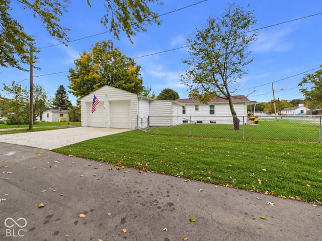 1702 B Street, Anderson, IN 46016, photo 2 of 32
