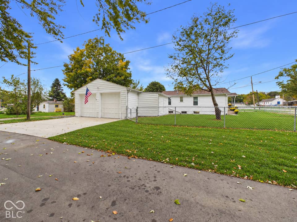 1702 B Street, Anderson, IN 46016, photo 1 of 32