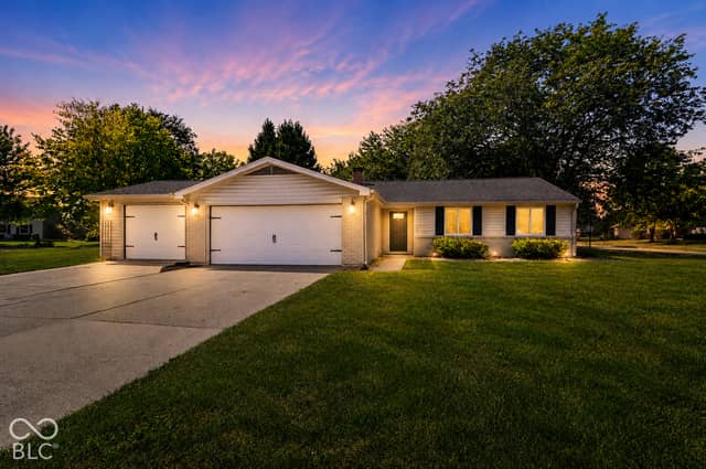8442 Duncaster Court, Indianapolis, IN 46256, photo 2 of 31