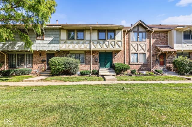 8119 Bromley Place, Indianapolis, IN 46219, photo 2 of 61
