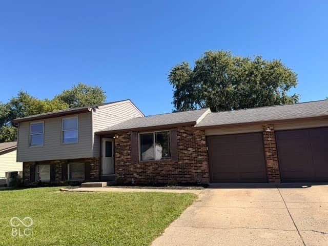 7545 Dornock Drive, Indianapolis, IN 46237, photo 2 of 20
