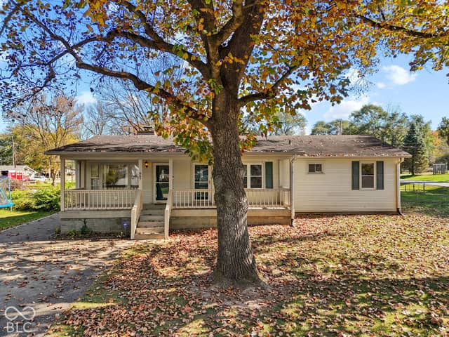 887 Vernon Drive, Greenwood, IN 46143, photo 2 of 39