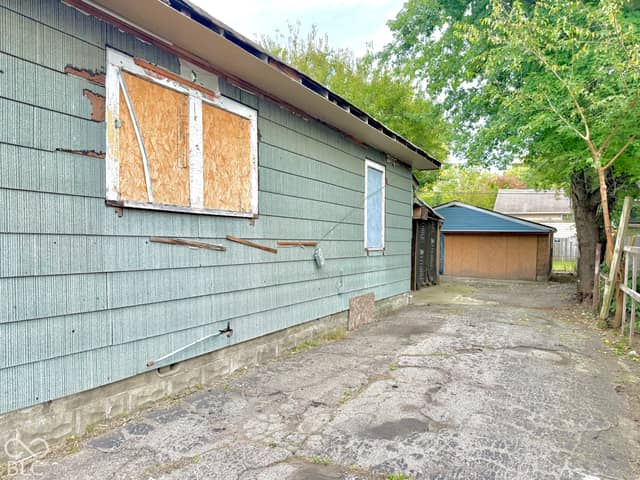 2153 N Dequincy Street, Indianapolis, IN 46218, photo 5 of 44