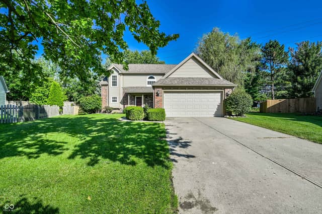 7730 Hollow Ridge Circle, Indianapolis, IN 46256, photo 2 of 27