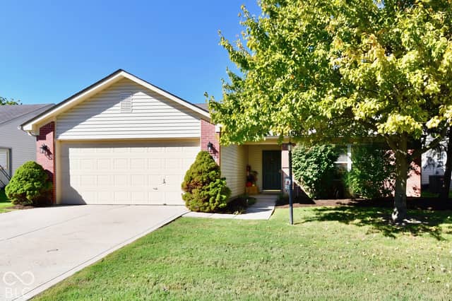 18857 Prairie Crossing, Noblesville, IN 46062, photo 2 of 49