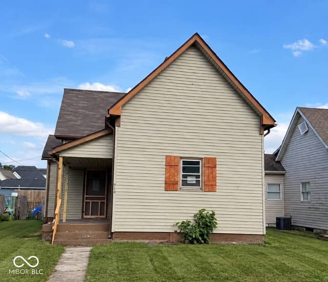 910 Elm Street, Shelbyville, IN 46176, photo 2 of 12