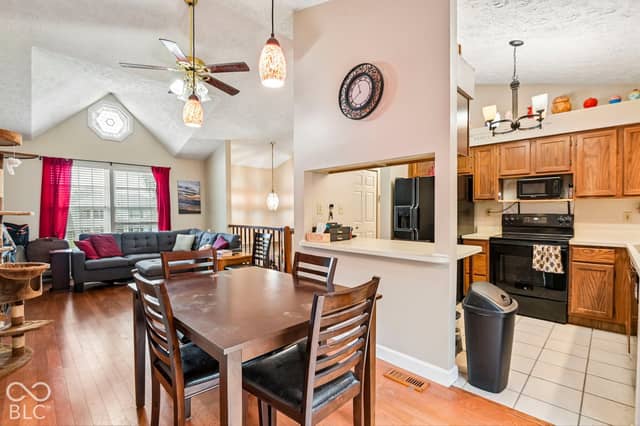 1565 Chase Boulevard, Greenwood, IN 46142, photo 3 of 39