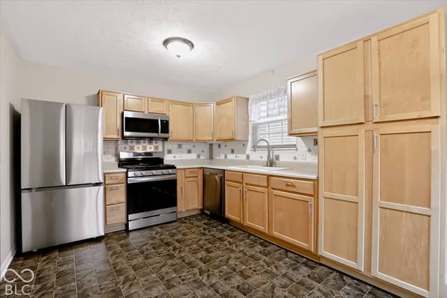 130 Rambling Road, Greenfield, IN 46140, photo 3 of 38