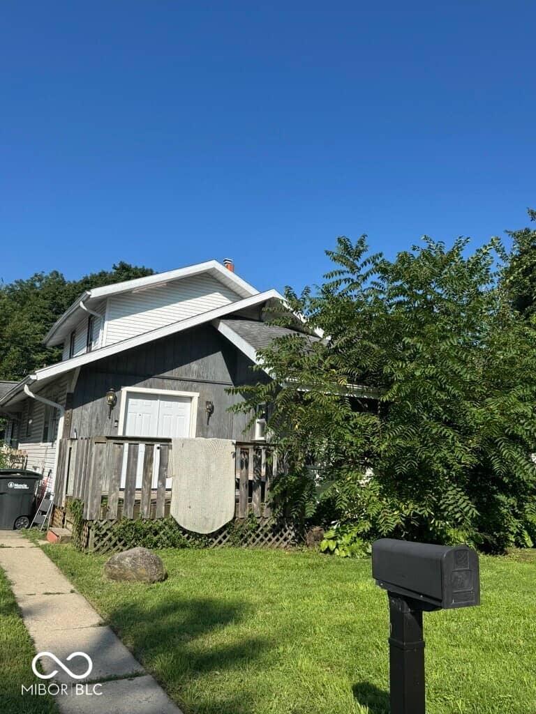 2103 S Burlington Drive, Muncie