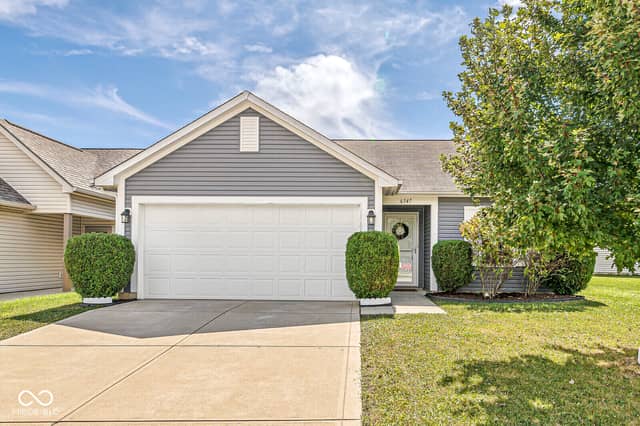 6547 Emerald Ridge Court, Indianapolis, IN 46221, photo 4 of 27