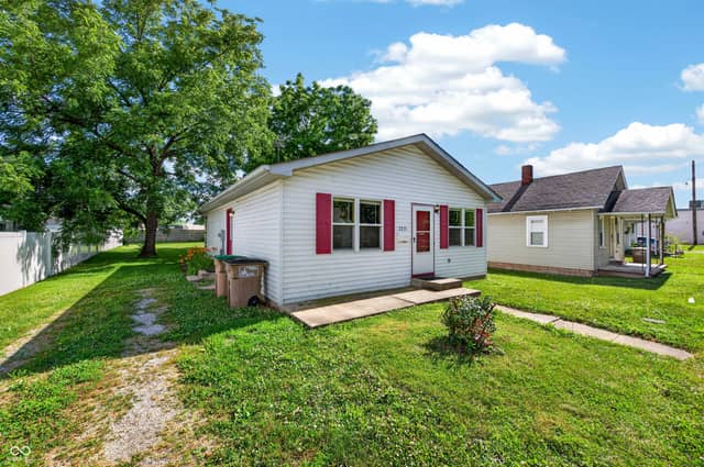 2231 Mapleton Court, Columbus, IN 47201, photo 3 of 35