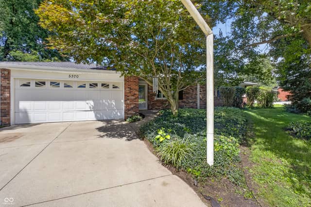 5370 E Forster Avenue, Columbus, IN 47201, photo 2 of 37