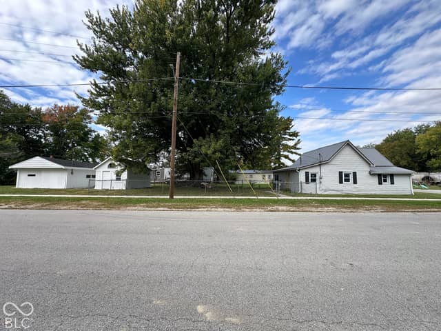 208 N East, Roachdale