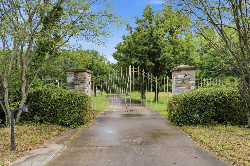 1577 E State Road 42, Center Point