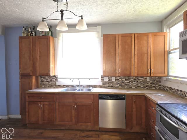 307 W Locust Street, Shelbyville, IN 46176, photo 4 of 32