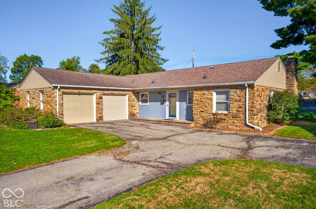1602 Crescent Drive, Columbus, IN 47203, photo 5 of 43