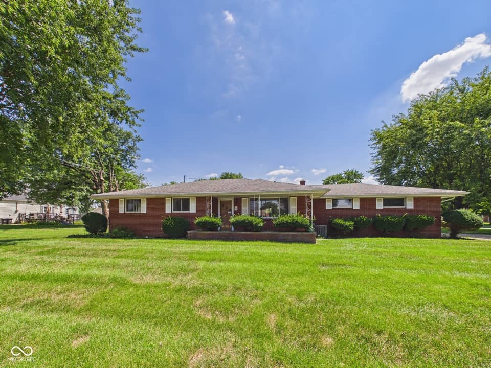 9 W Whitehall Way, Anderson, IN 46013, photo 1 of 43