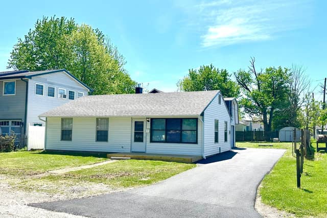 5725 Greenfield Avenue, Indianapolis, IN 46219, photo 2 of 50