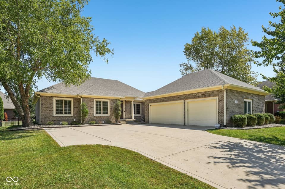 2819 Bloomsbury S, Greenwood, IN 46143, photo 1 of 32