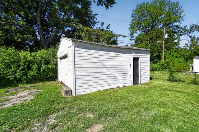 5936 E Shimer Avenue, Indianapolis, IN 46219, photo 4 of 30