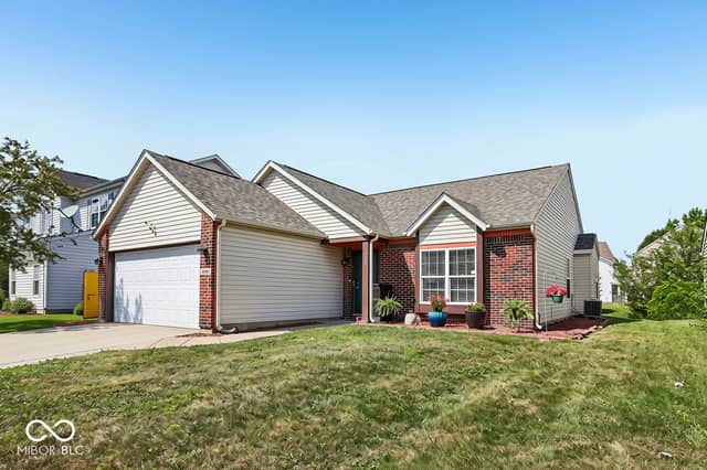6641 Crestwell Lane, Indianapolis, IN 46268, photo 3 of 28