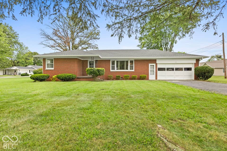 214 W Kings Highway, Rushville, IN 46173, photo 1 of 24